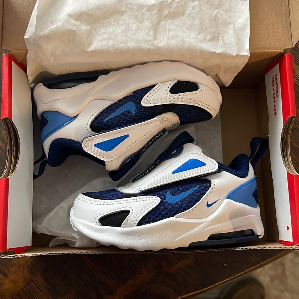Nike air max bolt (tde) never worn. Just sitting in the box.